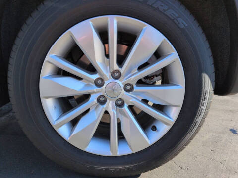 2025 Mitsubishi Outlander ES