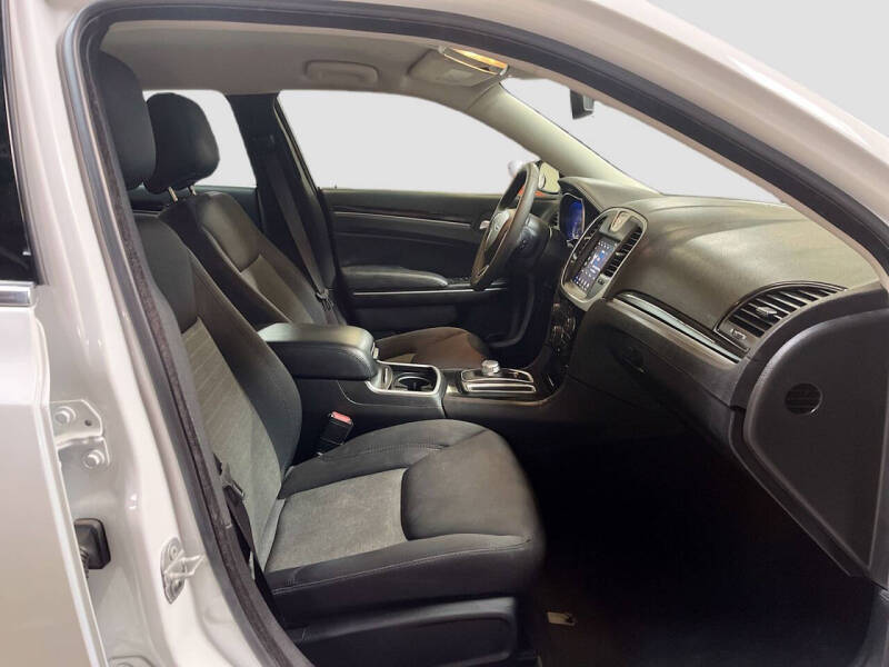 2023 Chrysler 300 Touring
