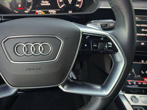 2023 Audi e-tron quattro Premium Plus