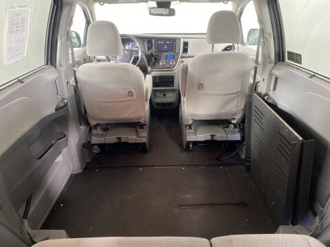 2020 Toyota Sienna LE 8-Passenger