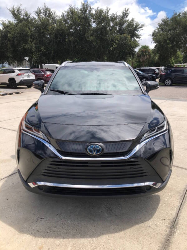 2021 Toyota Venza XLE's photo