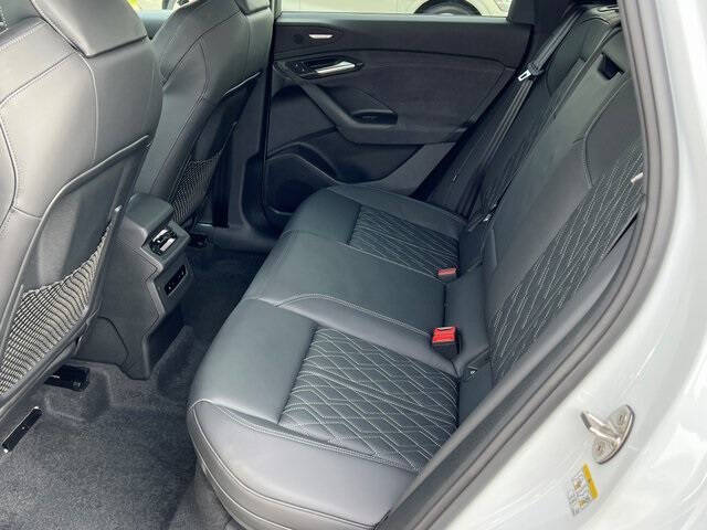 2025 Audi SQ6 e-tron quattro Prestige