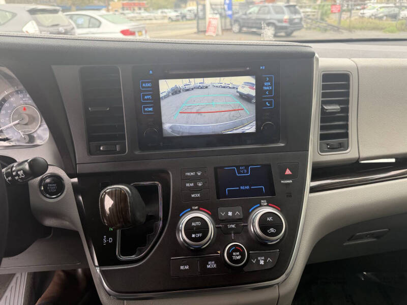 2015 Toyota Sienna XLE Premium 8-Passenger