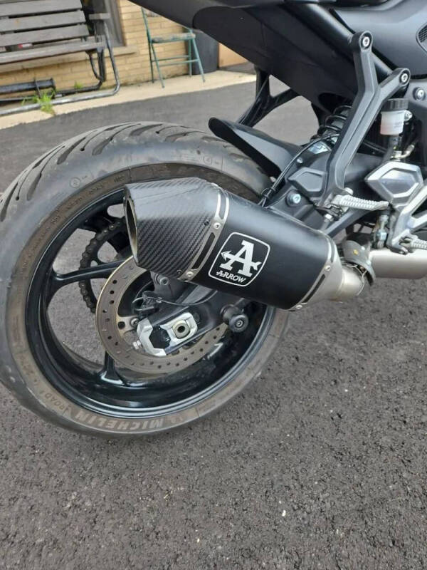 2024 Triumph Trident (Black)