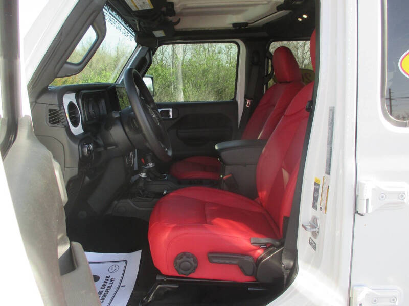2025 Jeep Gladiator NightHawk