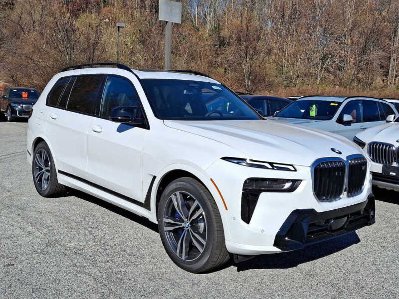2025 BMW X7 M60i