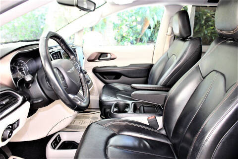 2017 Chrysler Pacifica Touring-L