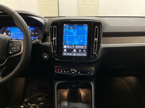 2025 Volvo XC40 B5 Core Bright Theme