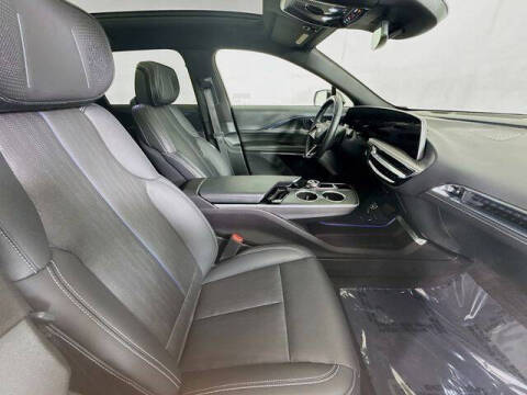 2024 Cadillac LYRIQ Luxury 2