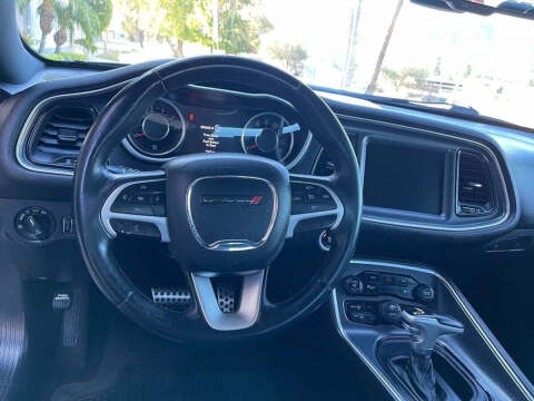 2015 Dodge Challenger SXT Plus