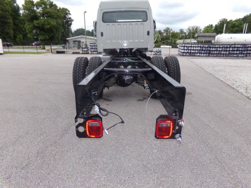 2024 Freightliner M2 106