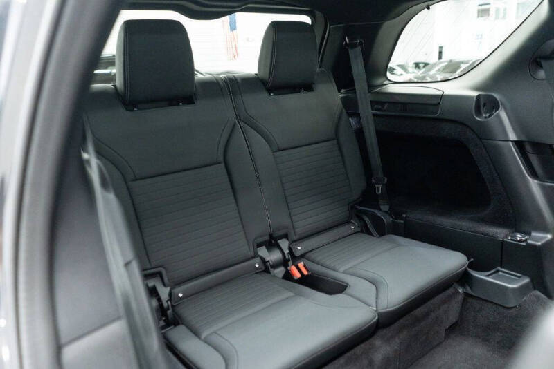 2023 Land Rover Discovery P300 S R-Dynamic