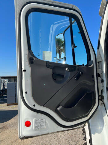 2012 Freightliner M2 106