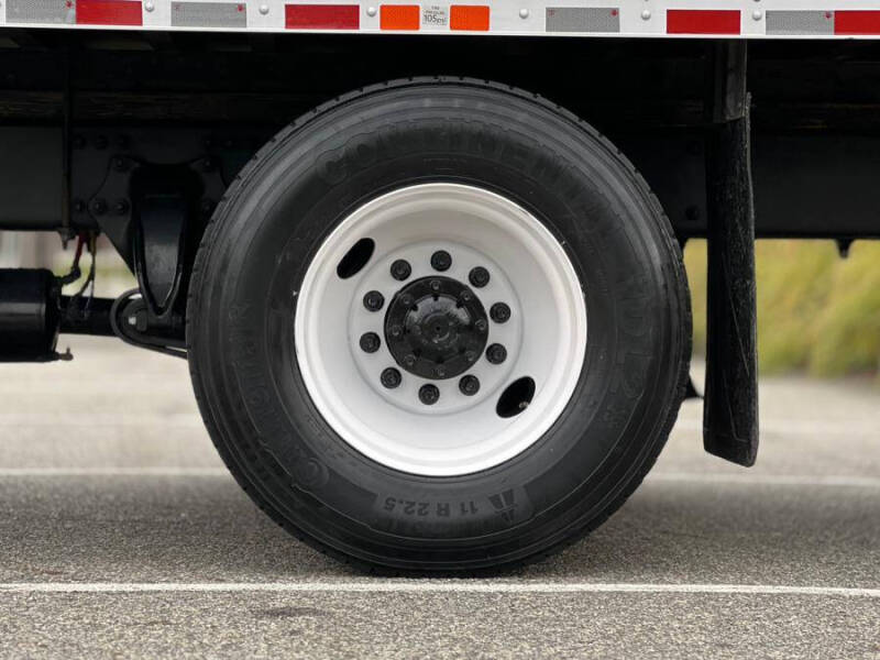 2020 Freightliner M2 106