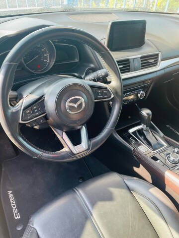 2018 Mazda MAZDA3 Touring