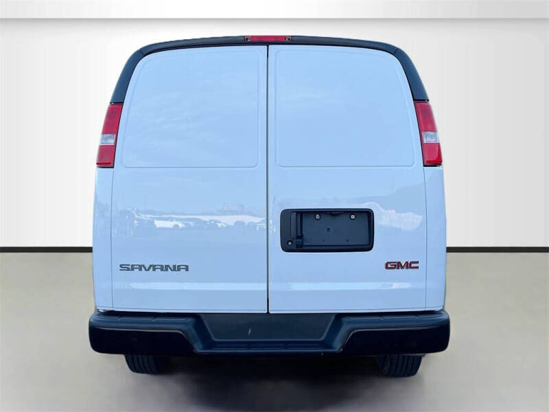 2024 GMC Savana 2500