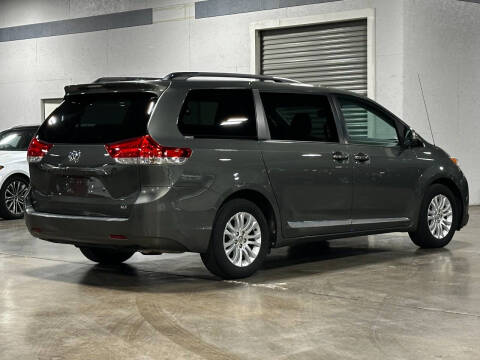 2013 Toyota Sienna XLE 8-Passenger