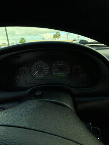 2004 Ford Mustang Deluxe