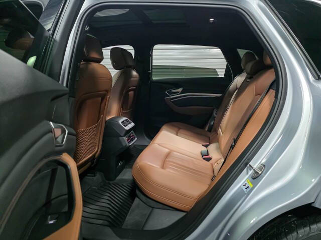 2022 Audi e-tron quattro Premium Plus