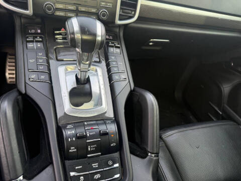 2017 Porsche Cayenne GTS