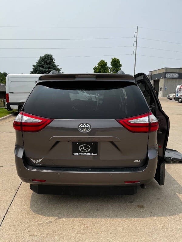 2015 Toyota Sienna XLE 8-Passenger