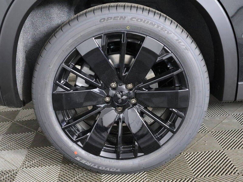 2026 Mitsubishi Outlander LE