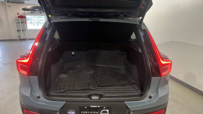2023 Volvo XC40 B5 Core