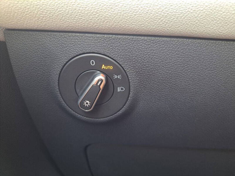 2025 Volkswagen Taos SEL 4Motion