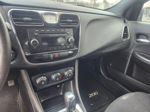 2014 Chrysler 200 LX