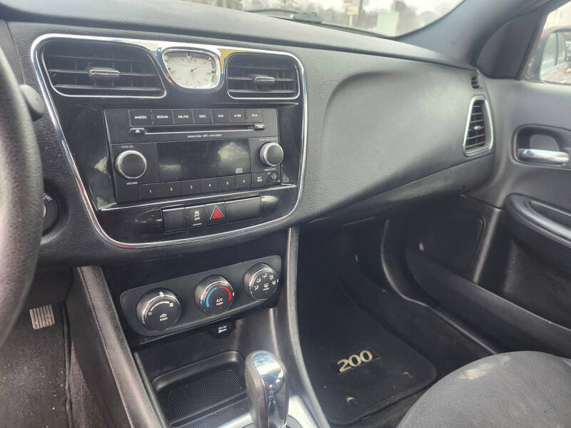 2014 Chrysler 200 LX