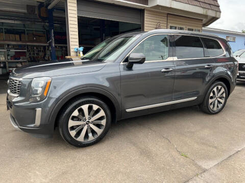 2020 Kia Telluride for sale at River City Auto Center LLC in Chester IL