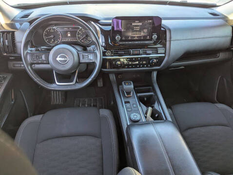 2023 Nissan Pathfinder SV