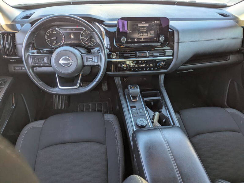 2023 Nissan Pathfinder SV