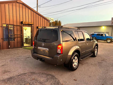 2005 Nissan Pathfinder LE