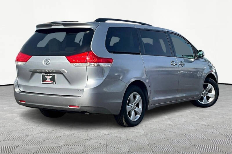 2012 Toyota Sienna LE 8-Passenger