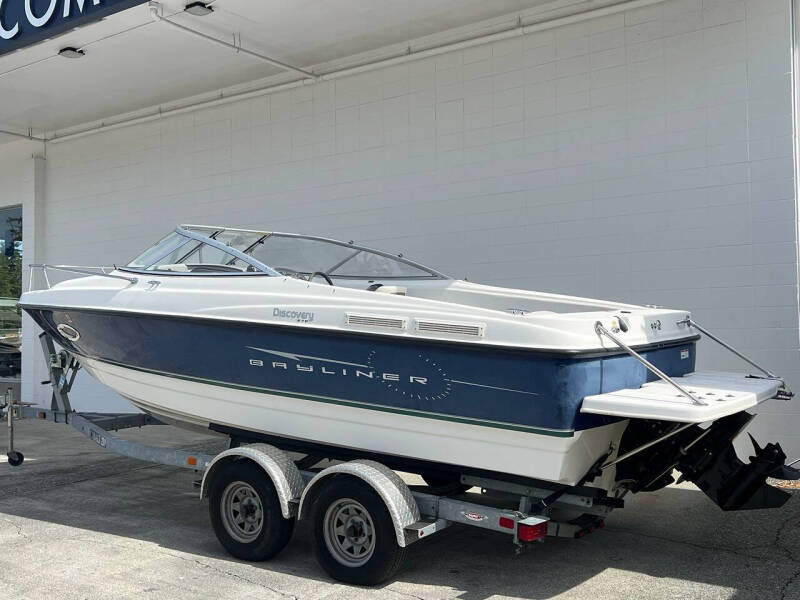 2008 Bayliner 210 Discovery
