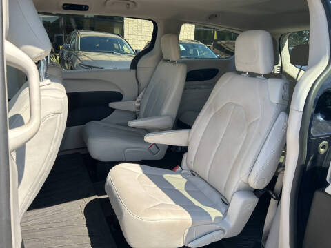 2017 Chrysler Pacifica LX