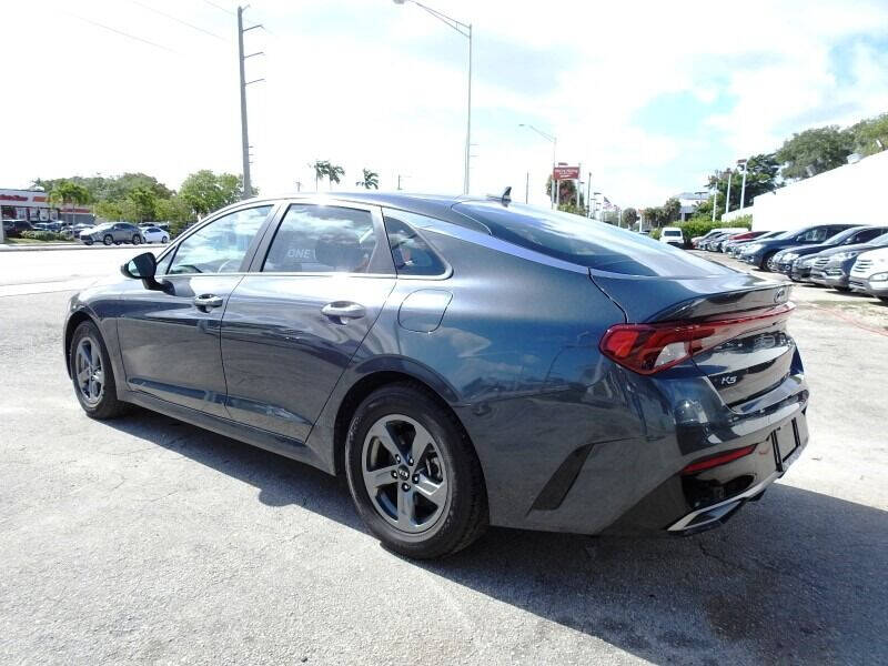 2021 Kia K5  - $21,900