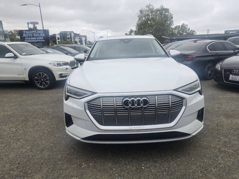 2019 Audi e-tron Premium Plus's photo