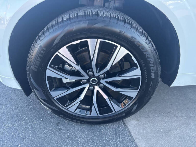 2025 Volvo XC60 B5 Plus Dark Theme