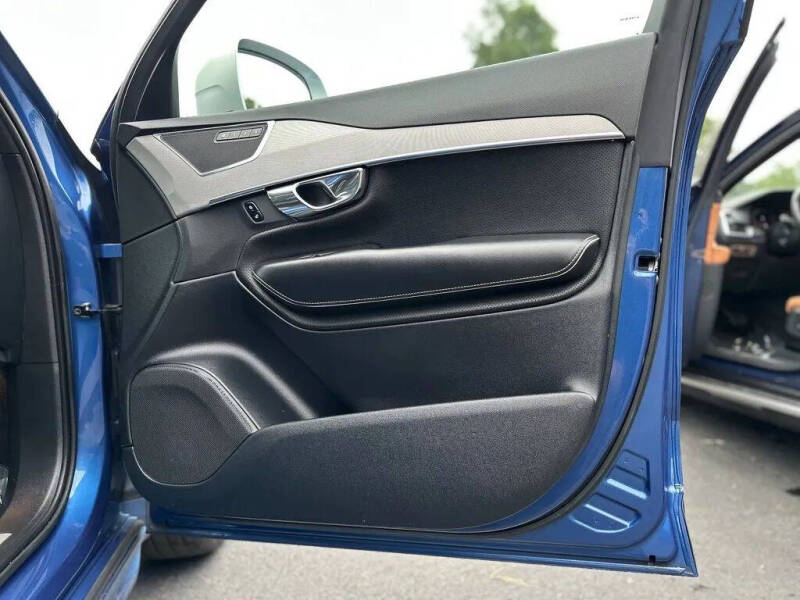 2016 Volvo XC90 T8 eAWD R-Design