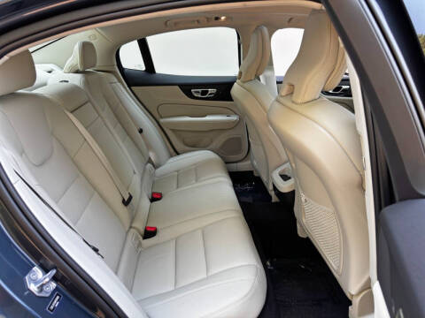 2022 Volvo S60 B5 Momentum