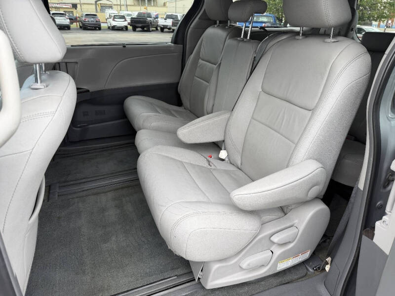 2016 Toyota Sienna XLE Premium 8-Passenger