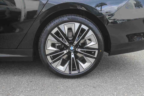 2025 BMW 5 Series 530i