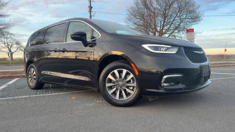 2022 Chrysler Pacifica Hybrid Touring L