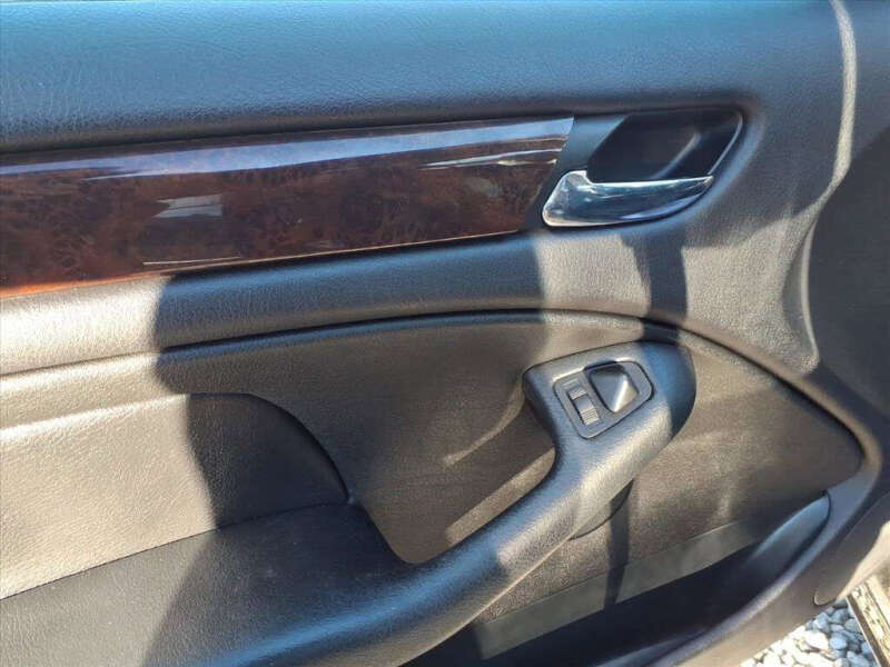 2005 BMW 3 Series 325i