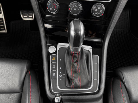 2019 Volkswagen Golf GTI SE