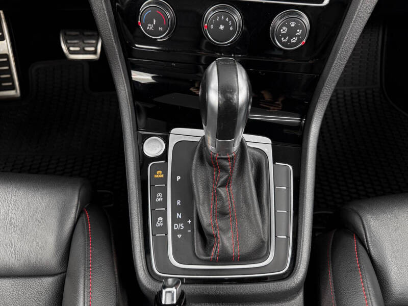 2019 Volkswagen Golf GTI SE