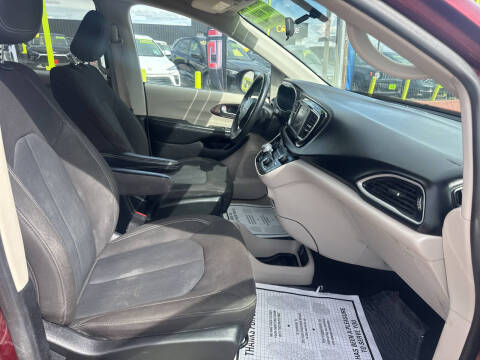 2022 Chrysler Voyager LX
