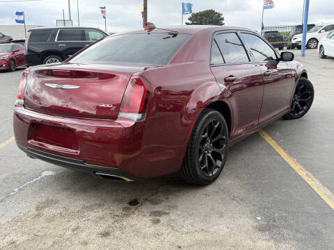 2019 Chrysler 300 S